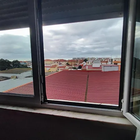 Almada, T2 W Balcony, Feijo, Lisbon Apartment