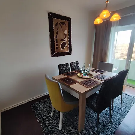 Almada, T2 W Balcony, Feijo, Lisbon Apartment *