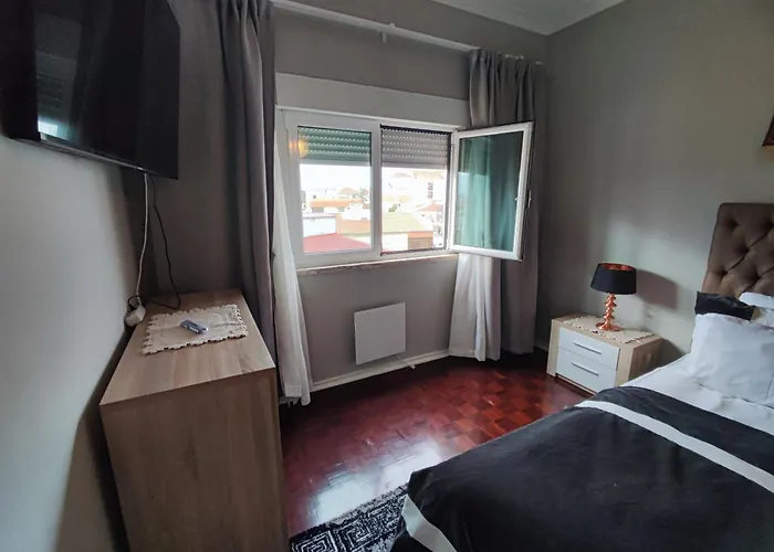 Almada, T2 W Balcony, Feijo, Lisbon דירה