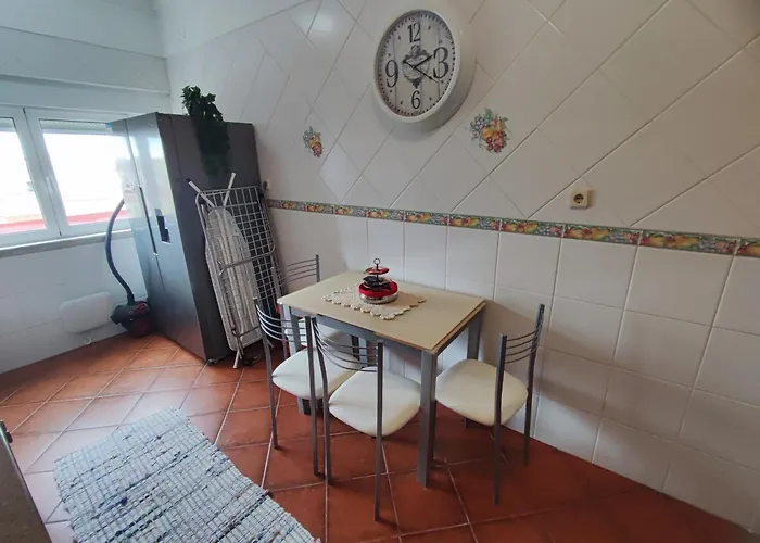Almada, T2 W Balcony, Feijo, Lisbon דירה