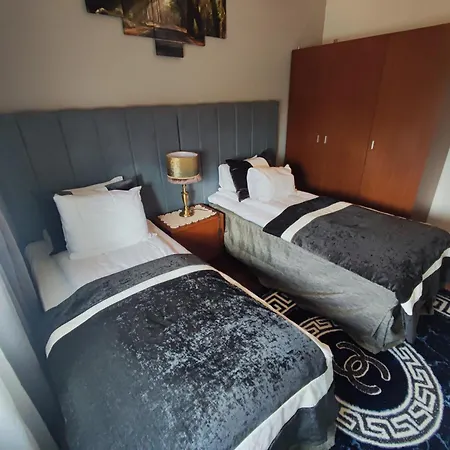 Almada, T2 W Balcony, Feijo, Lisbon ألمادا