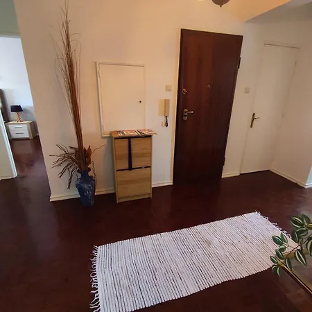 Almada, T2 W Balcony, Feijo, Lisbon * ألمادا