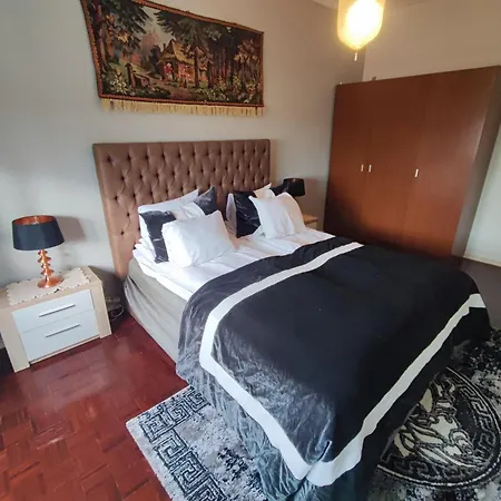 Almada, T2 W Balcony, Feijo, Lisbon *