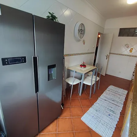 Almada, T2 W Balcony, Feijo, Lisbon * ألمادا