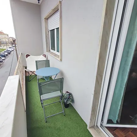 Almada, T2 W Balcony, Feijo, Lisbon Διαμέρισμα *