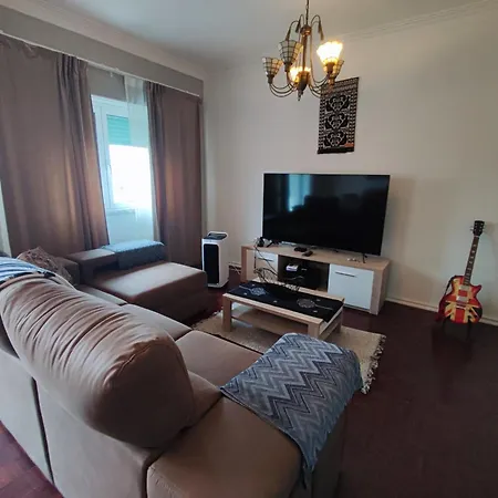 Almada, T2 W Balcony, Feijo, Lisbon *