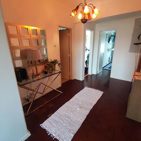 Almada, T2 W Balcony, Feijo, Lisbon * ألمادا