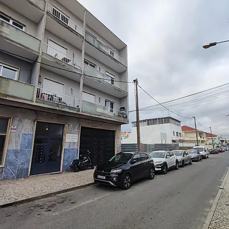 Almada, T2 W Balcony, Feijo, Lisbon ألمادا